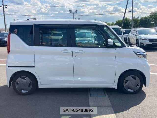 Nissan ROOX 2023-09 8831385-17
