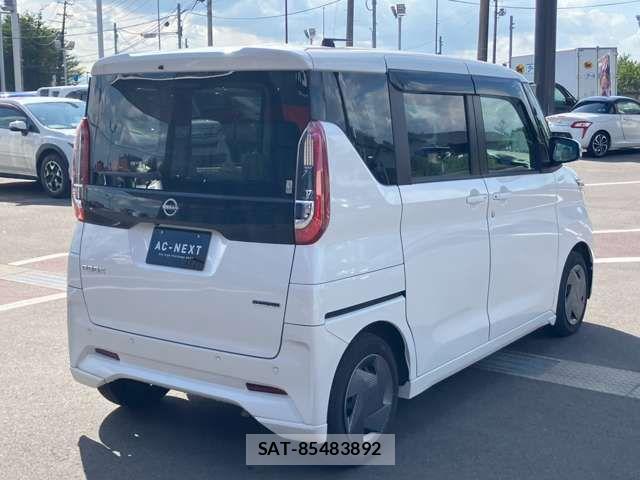 Nissan ROOX 2023-09 8831385-18