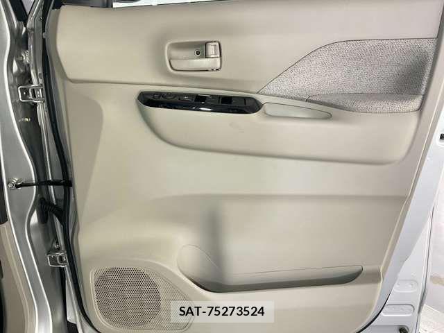 Nissan ROOX 2023-09 8831388-13