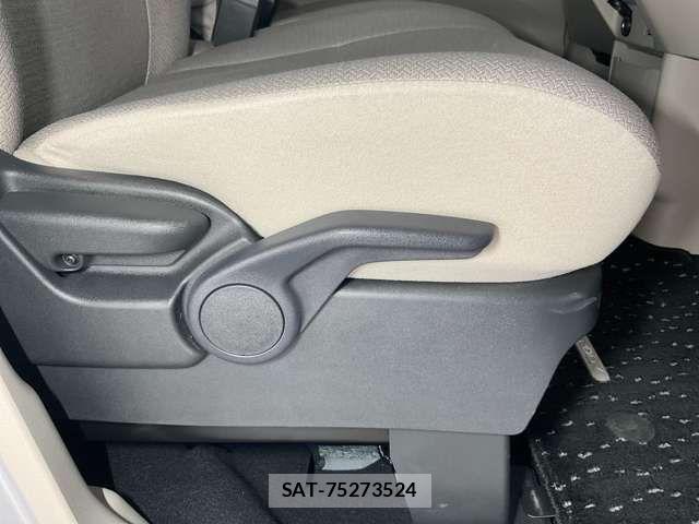 Nissan ROOX 2023-09 8831388-17