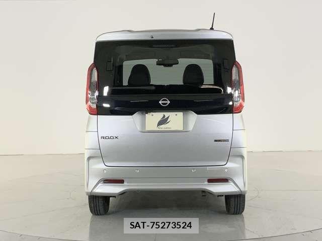 Nissan ROOX 2023-09 8831388-5