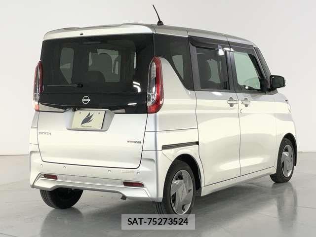 Nissan ROOX 2023-09 8831388-6