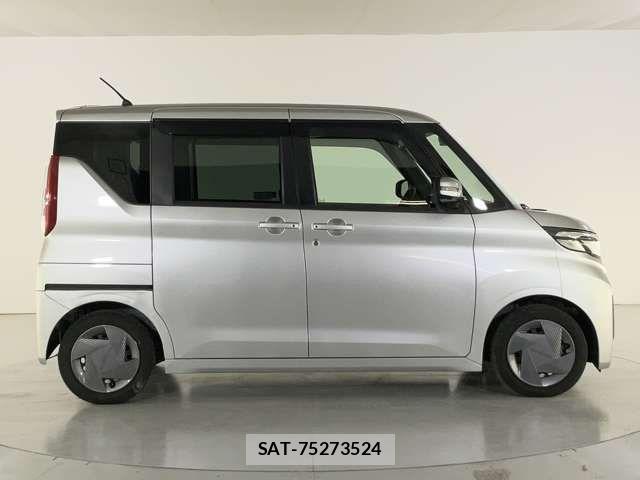 Nissan ROOX 2023-09 8831388-7