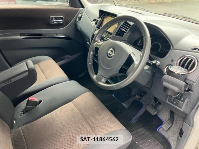 Nissan ROOX 2011-10 8831398-11