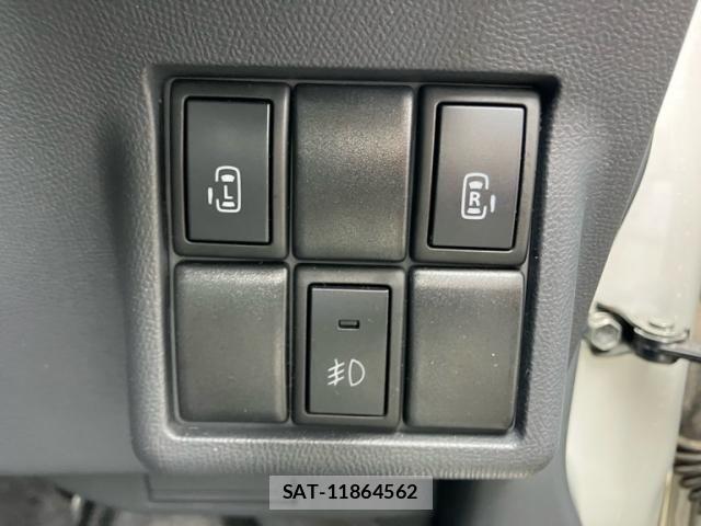 Nissan ROOX 2011-10 8831398-13