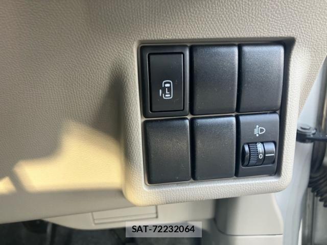 Nissan ROOX 2011-02 8831399-17