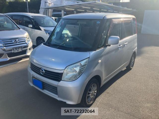 Nissan ROOX 2011-02 8831399-1