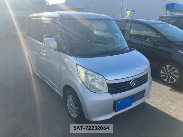 Nissan ROOX 2011-02 8831399-2