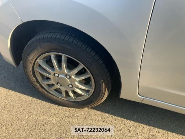 Nissan ROOX 2011-02 8831399-7