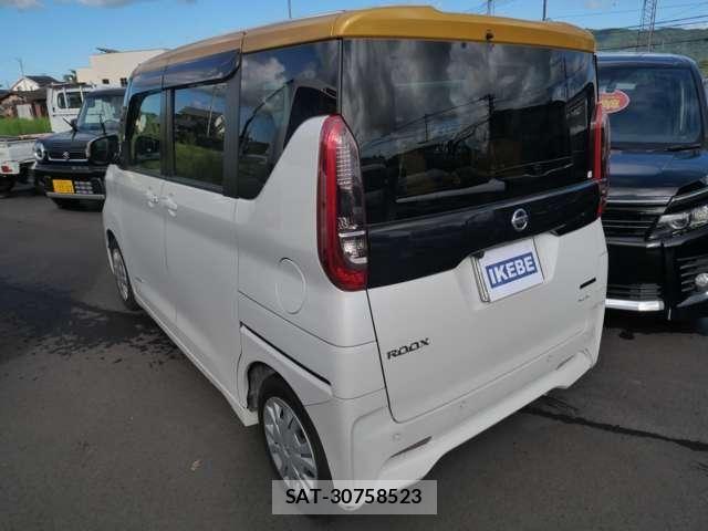 Nissan ROOX 2022-08 8831396-4