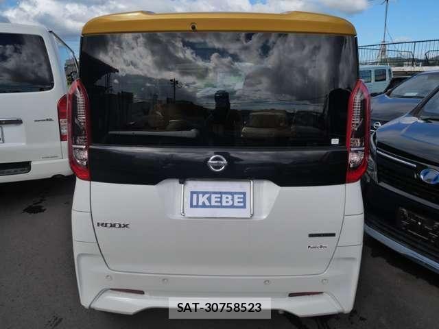 Nissan ROOX 2022-08 8831396-5