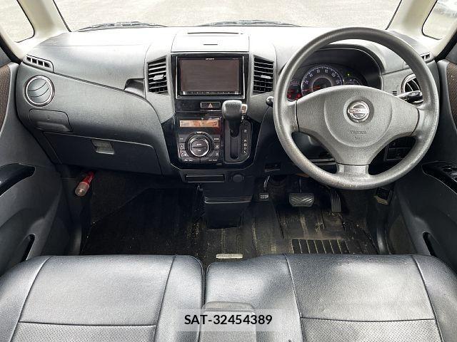 Nissan ROOX 2010-08 8849896-1