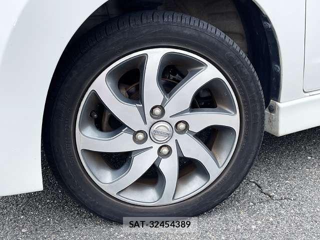Nissan ROOX 2010-08 8849896-3