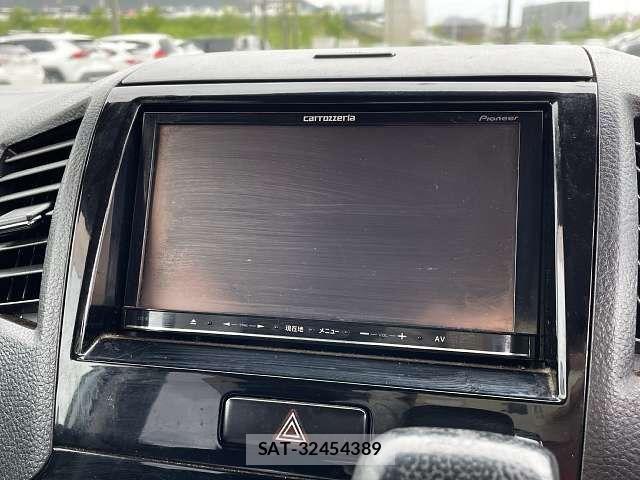 Nissan ROOX 2010-08 8849896-6