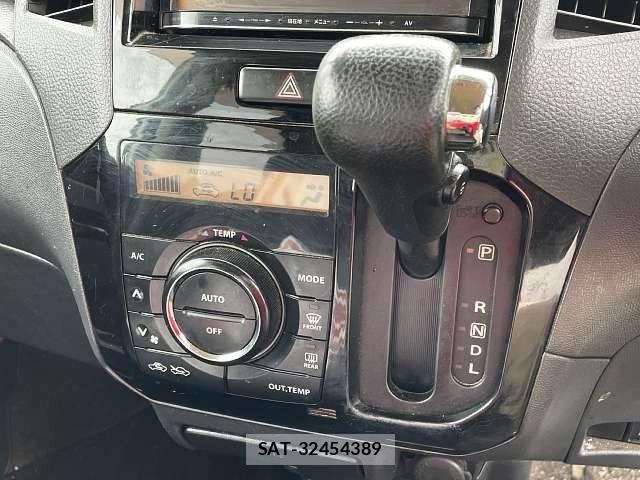 Nissan ROOX 2010-08 8849896-7