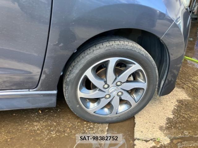 Nissan ROOX 2012-11 8850555-5