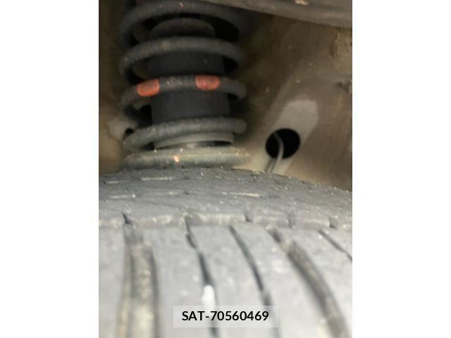 Nissan ROOX 2010-04 8881951-9