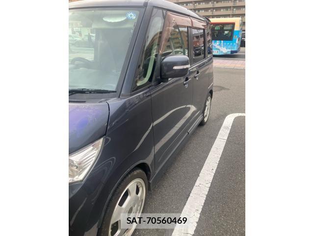 Nissan ROOX 2010-04 8881951-3