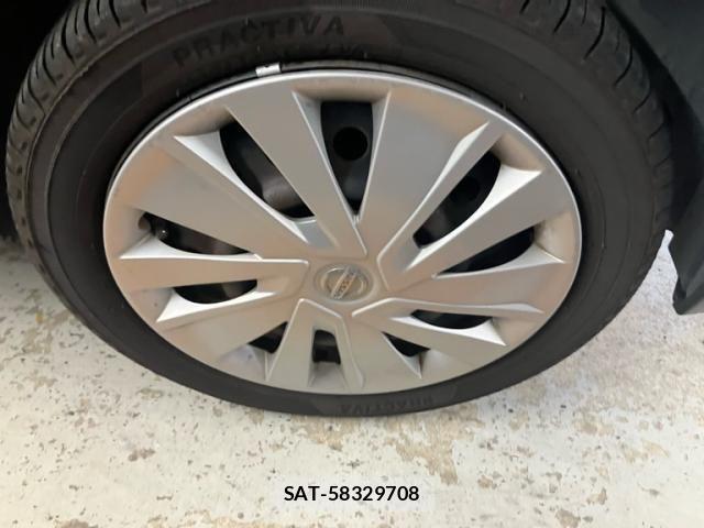 Nissan ROOX 2010-08 8881952-9