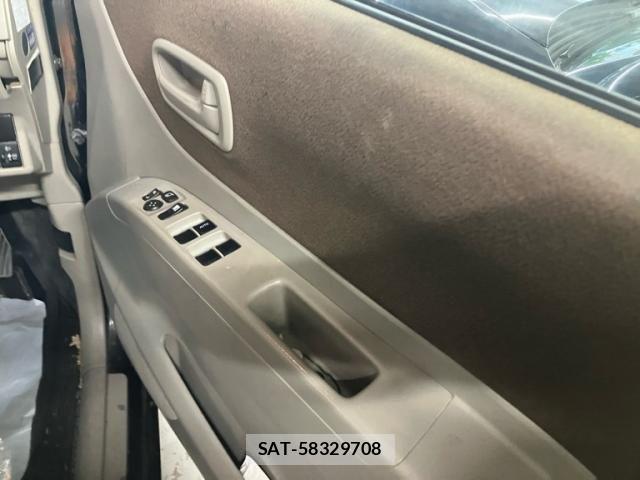 Nissan ROOX 2010-08 8881952-10
