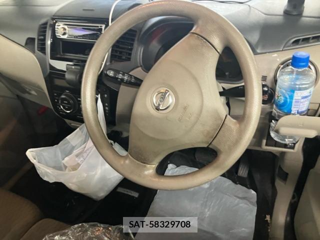 Nissan ROOX 2010-08 8881952-12