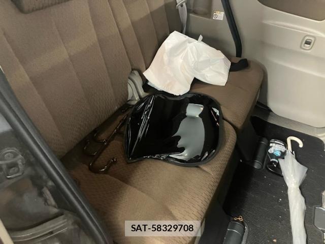 Nissan ROOX 2010-08 8881952-14