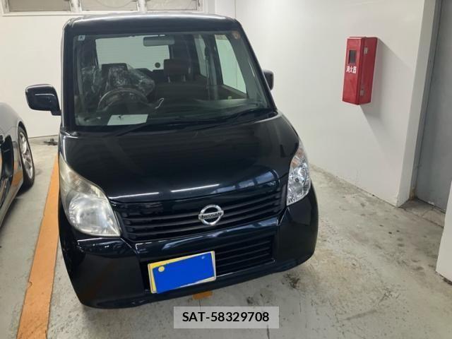 Nissan ROOX 2010-08 8881952-1