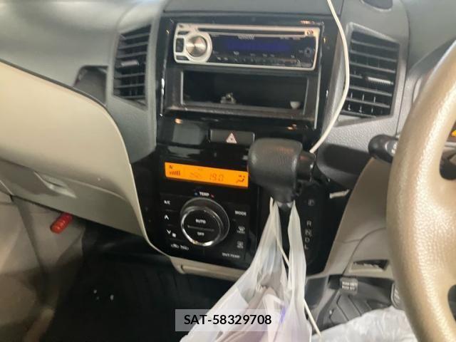 Nissan ROOX 2010-08 8881952-21