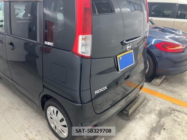 Nissan ROOX 2010-08 8881952-5