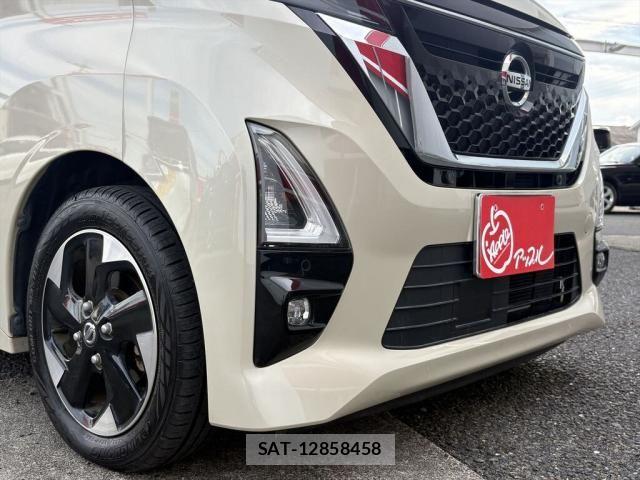 Nissan ROOX 2022-03 8881932-9