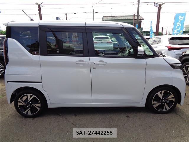 Nissan ROOX 2023-11 1018381-3