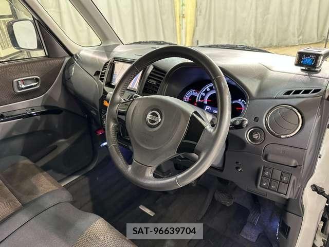 Nissan ROOX 2011-11 6717202-8