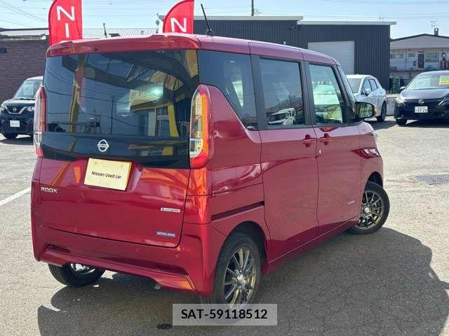 Nissan ROOX 2022-11 6912246-1