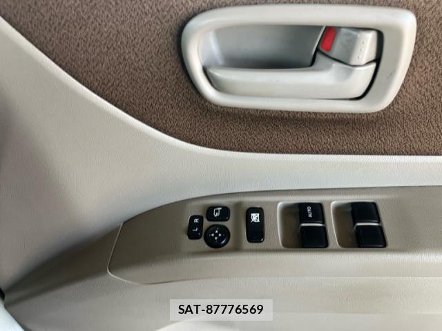 Nissan ROOX 2012-07 6912252-16