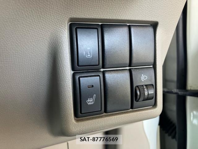 Nissan ROOX 2012-07 6912252-17