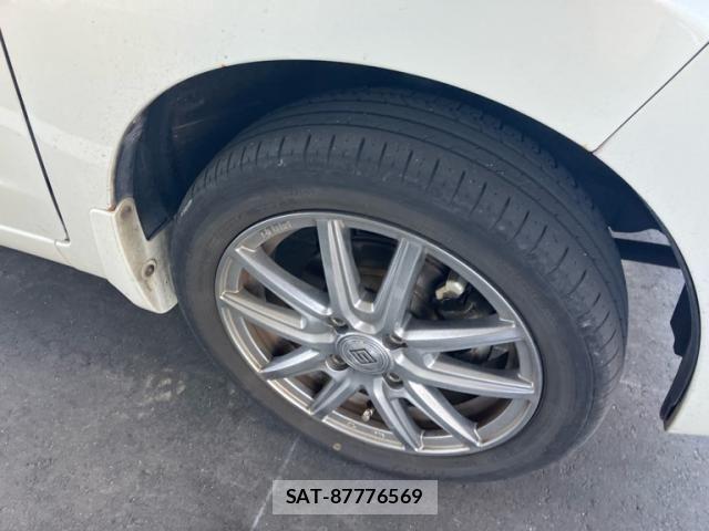 Nissan ROOX 2012-07 6912252-2