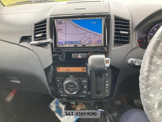 Nissan ROOX 2011-07 7728181-18
