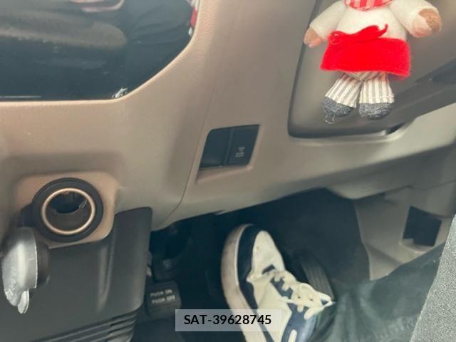 Nissan ROOX 2010-11 8038034-26