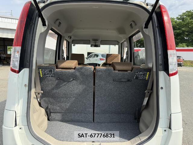Nissan ROOX 2010-07 8075421-13