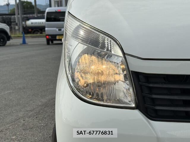 Nissan ROOX 2010-07 8075421-15