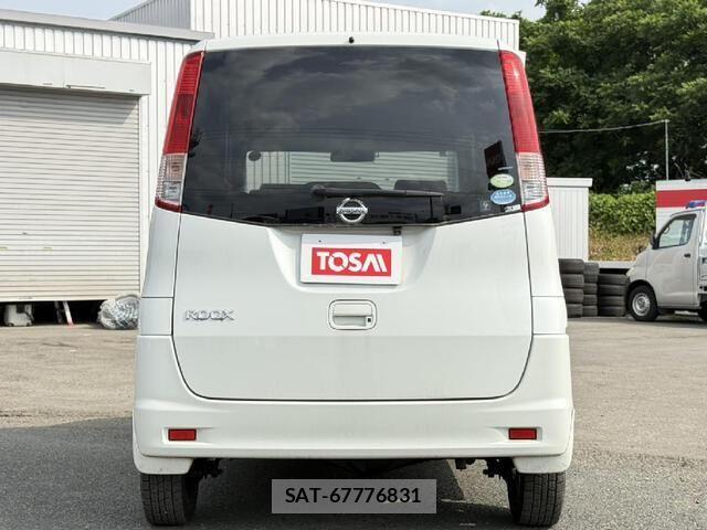 Nissan ROOX 2010-07 8075421-18