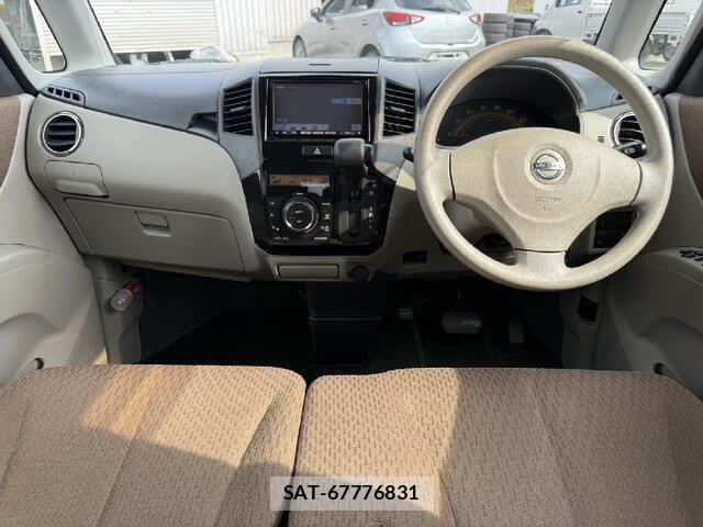 Nissan ROOX 2010-07 8075421-4