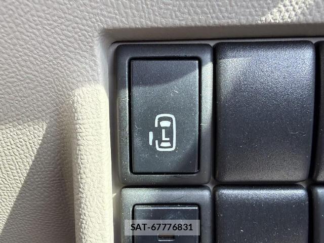 Nissan ROOX 2010-07 8075421-5