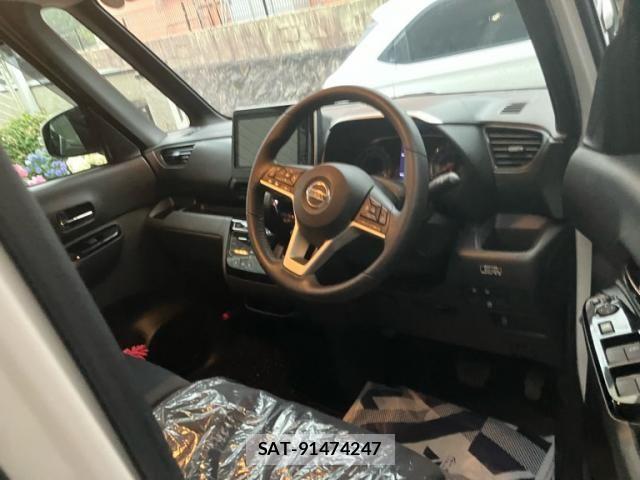 Nissan ROOX 2023-02 8101686-9