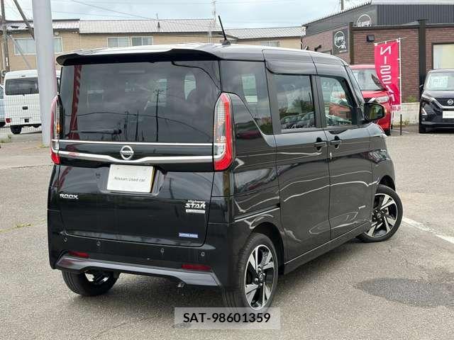 Nissan ROOX 2022-07 8209991-1