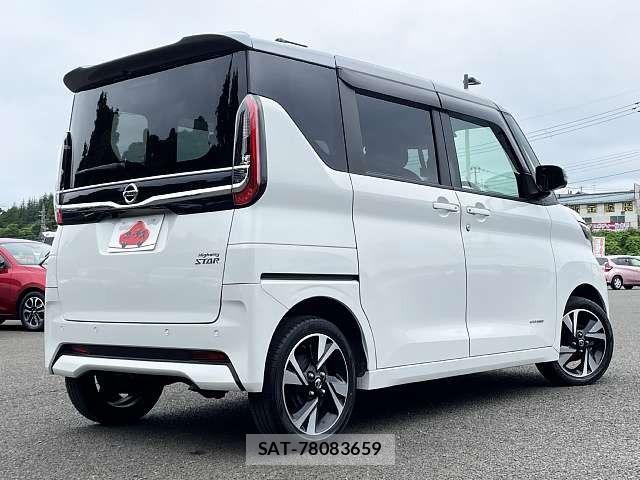 Nissan ROOX 2022-10 8209987-2