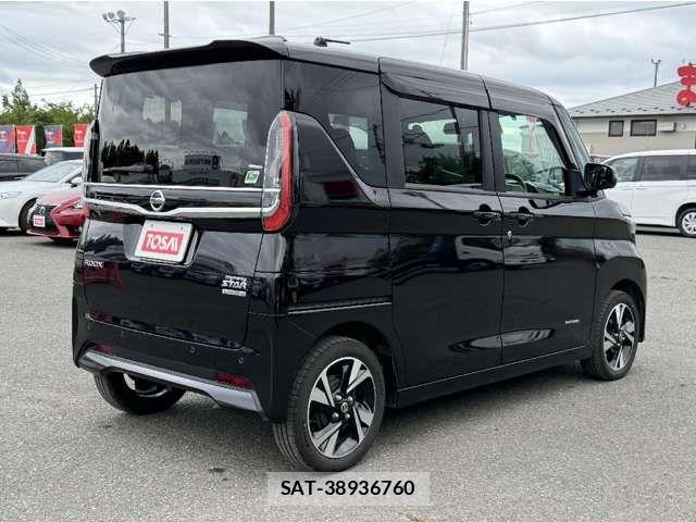 Nissan ROOX 2023-09 8246576-4