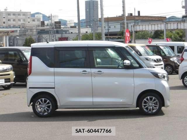 Nissan ROOX 2021-08 8661370-3