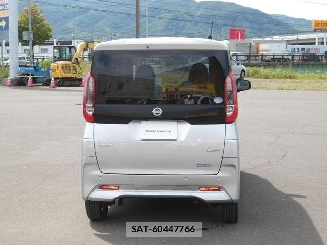 Nissan ROOX 2021-08 8661370-5
