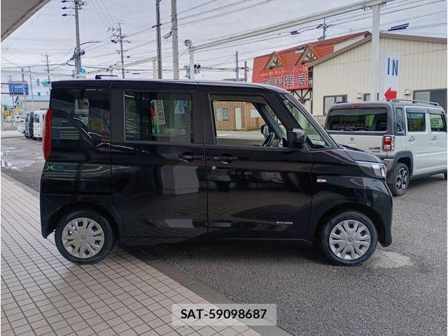 Nissan ROOX 2021-08 8831404-3
